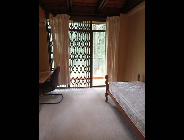 10 BEDROOM FREESTANDING TO LET IN EQUESTRIA
